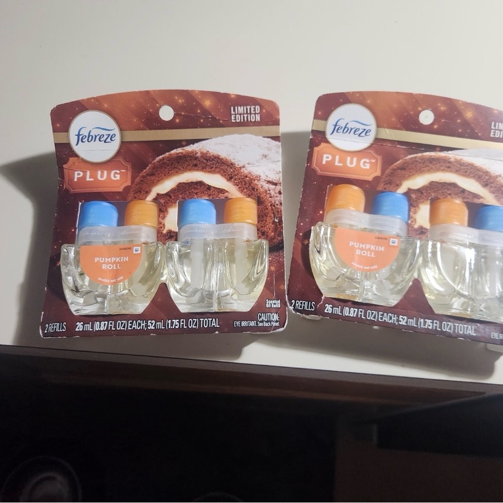 Febreze Plug Pumpkin Roll Scented Refills - Orange and Clear (2 sets)
